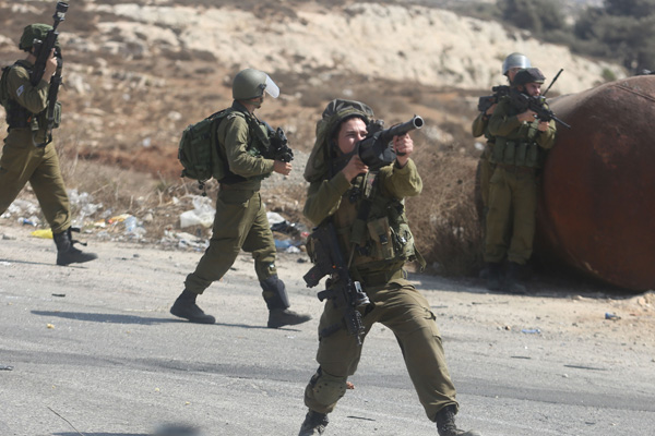 İsrail güçleri 2 Filistinli balıkçıyı gözaltına aldı