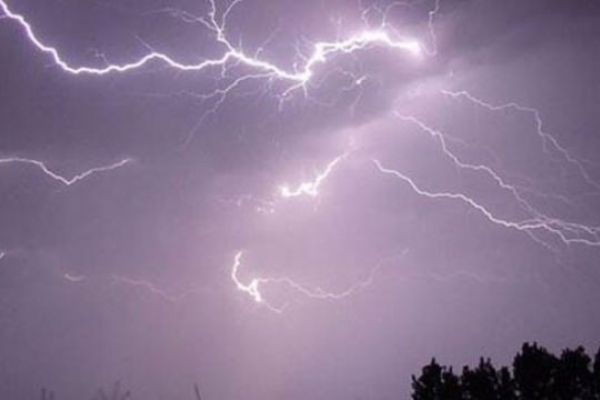 Ülkede 10 ayrı bölgeye yıldırım düştü: 32 ölü