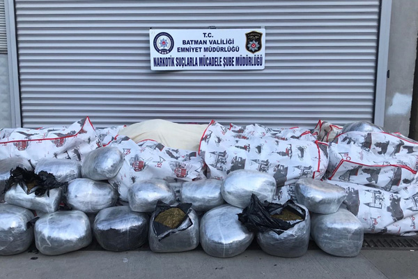 Batman’da 1 ton esrar ele geçirildi