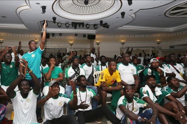 Cezayir ve Senegal taraftarları final maçını İstanbul'da takip etti