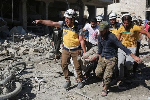 Rus uçakları İdlib'deki pazar yerini vurdu