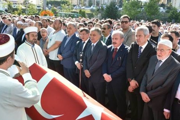 Ahmet Davutoğlu ve Abdullah Gül yan yana geldi
