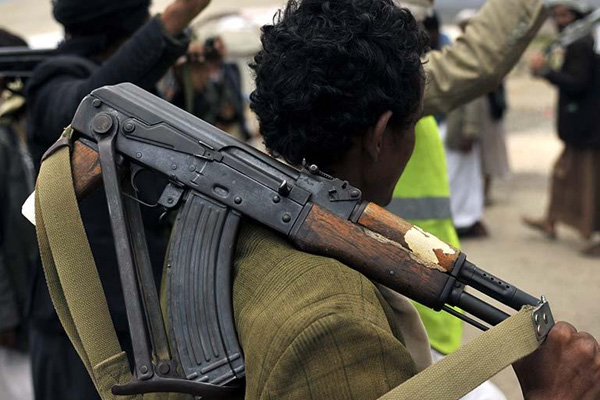 Husilerden Suudi Arabistan hava üssüne saldırı