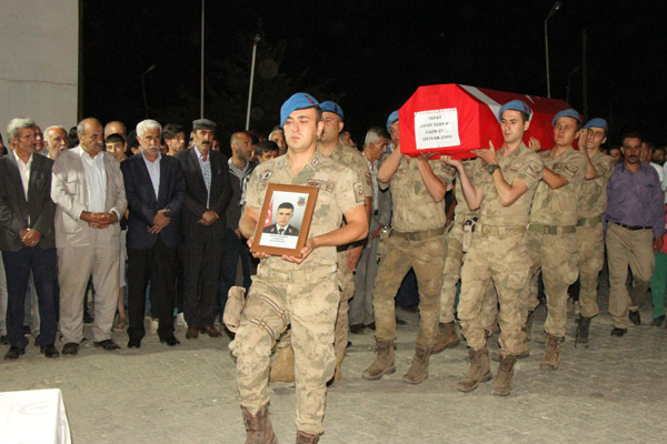 Trafik kazasında hayatını kaybeden uzman çavuş toprağa verildi