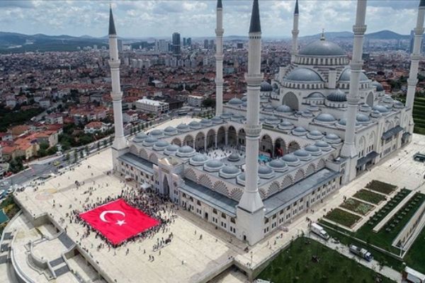 Büyük Çamlıca Camisi'nde Yaz Kuran Kursu Şenliği