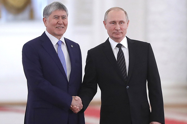 Kırgız lider Atambayev, Moskova’dan destek değil, nasihatla döndü!
