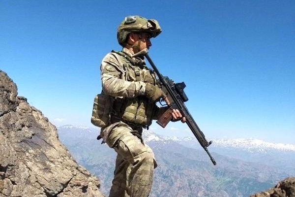 Türk askeri teröristlere göz açtırmıyor: 72 terörist öldürüldü