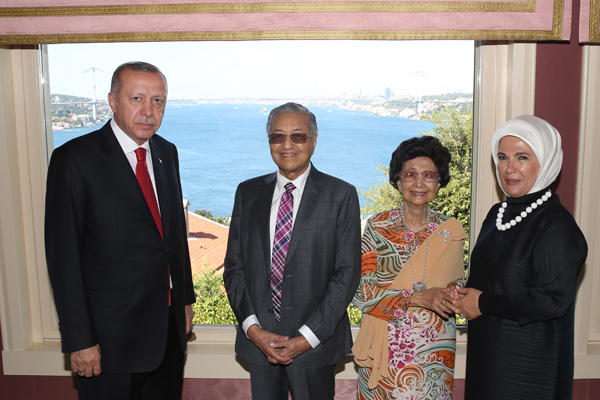 Erdoğan, Mahathir ile kahvaltıda buluştu