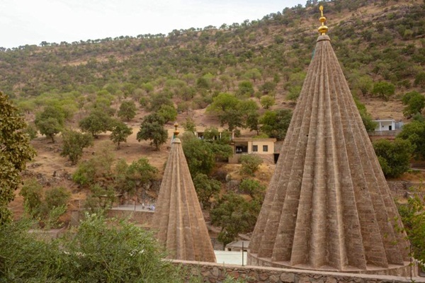Çavuşoğlu'ndan Ezidilerin yeni ruhani lideri Beg'e tebrik