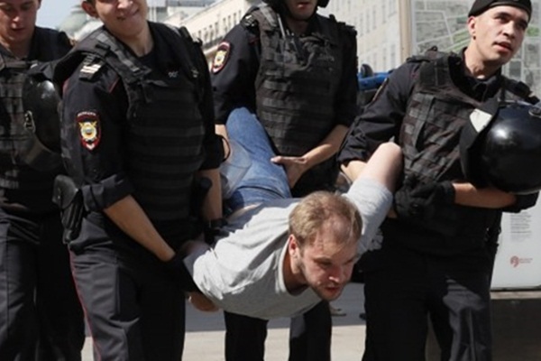 Rusya'da eylem: 500'den fazla gözaltı