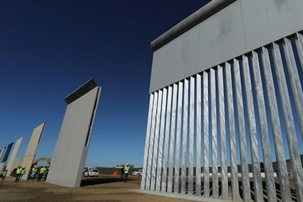 Meksika sınırına duvar örmek için Trump'ın önünde engel kalmadı