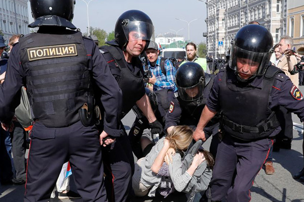 Sputnik, Moskova’daki rekor gözaltıları görmezden geldi!