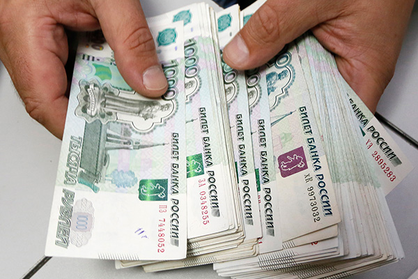 Çalışan Rusların yüzde 75'i ay sonunu getiremiyor!