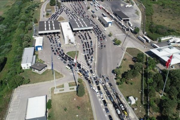 Kapıkule'de gurbetçi yoğunluğu