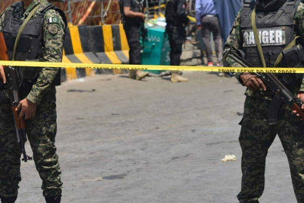Pakistan'da polise bombalı saldırı: 4 ölü, 20 yaralı