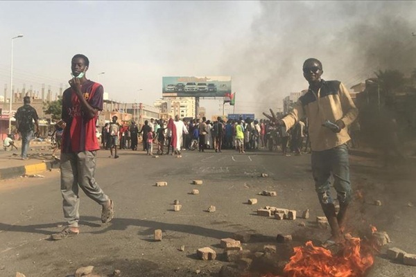 Sudan'daki gösteride ölü sayısı yükseldi