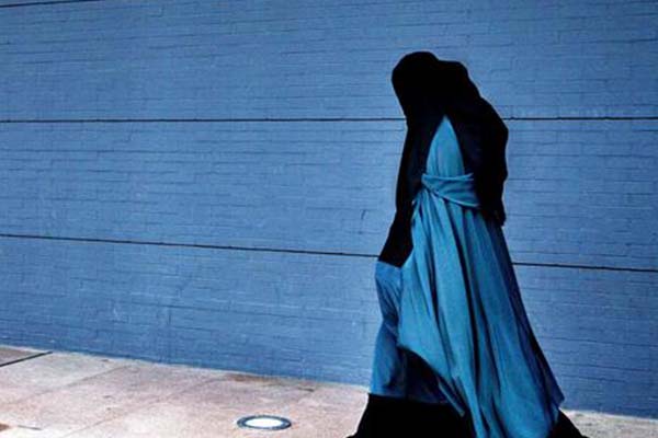 Hollanda’da, burka yasağı bugün yürürlüğe girdi