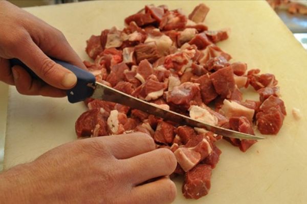 'Kurban etleri poşetlerle buzdolabına konulmamalı'