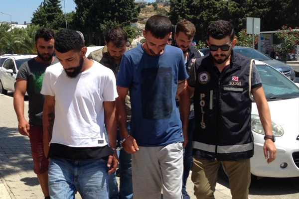 İzmir'de göçmen kaçakçılığı operasyonu