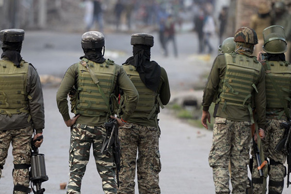 Hindistan'dan Keşmir Vadisi'ne 25 bin ilave paramilis güç