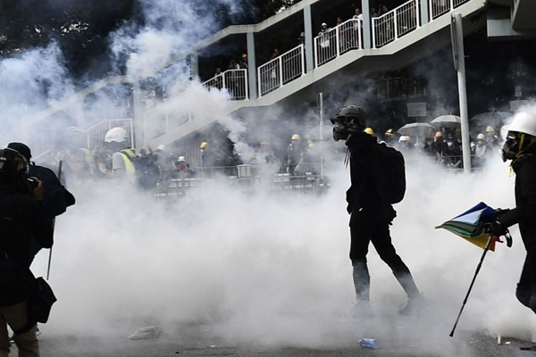 Hong Kong'daki gösterilere kamu çalışanları da katıldı