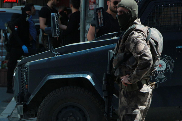 Emniyet ve MİT’ten ortak operasyon: Gri kategorideki teröristler yakalandı