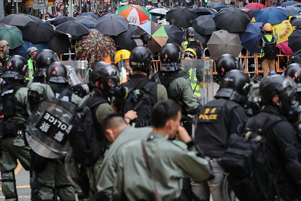 Hong Kong'da protestolar sürüyor