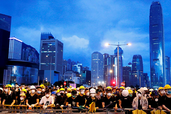 Asya’nın finans merkezinde, hayat durdu!