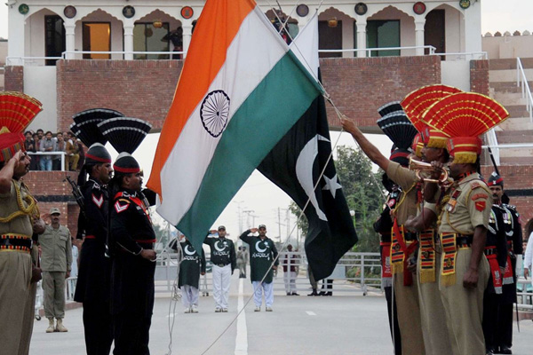 Hindistan'ın Keşmir kararına Pakistan'dan tepki