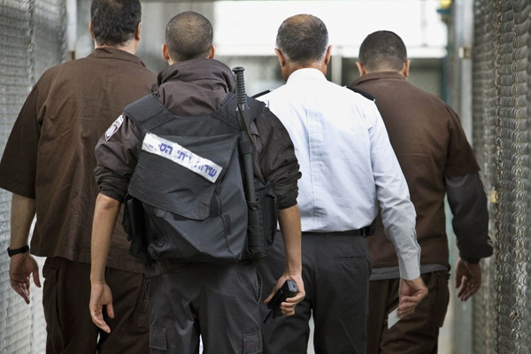 İsrail güçlerinden Ofer Hapishanesi'ne baskın