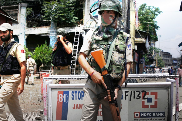 Kurban Bayramı dolayısıyla 'Keşmir'deki kısıtlamalar hafifletilecek