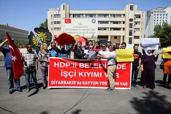 Diyarbakır Belediyesi'nde işten çıkarılan işçiler eylem yaptı