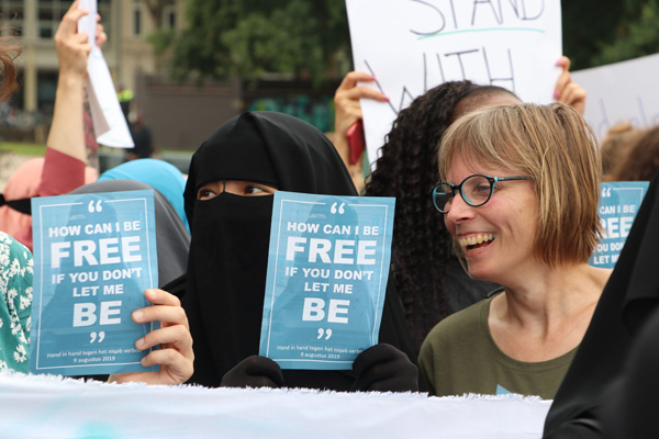 Hollanda'da burka yasağı protestosu