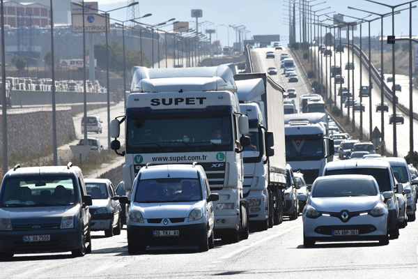 Manisa'da trafikte bayram yoğunluğu