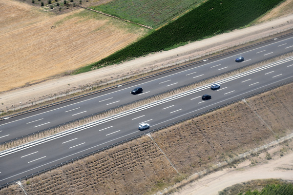 İstanbul ve İzmir arasındaki bayram trafiğine havadan denetim
