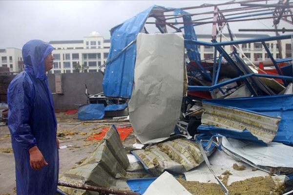 Çin'i Lekima tayfunu vurdu: Ölüler var