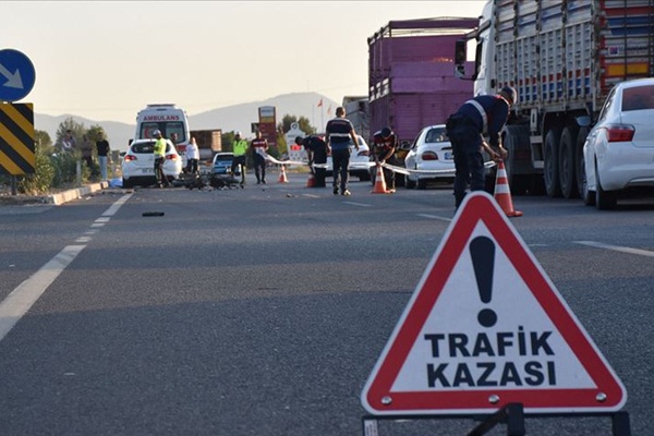 Bayram arifesinde trafik kazaları can aldı