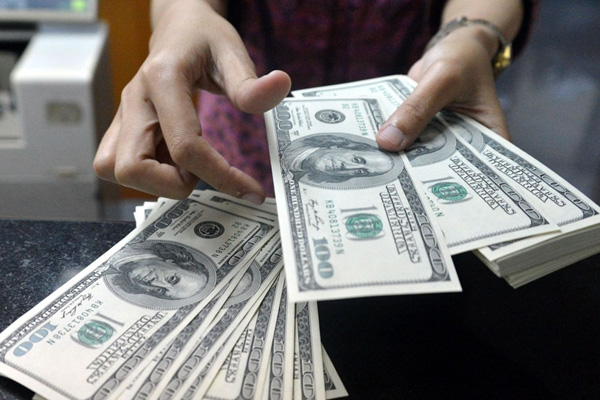 Dolar tatil sonrası düşüşe geçti