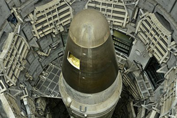 Almanya’dan, ABD’ye rest: Atom bombalarını da götür, git!