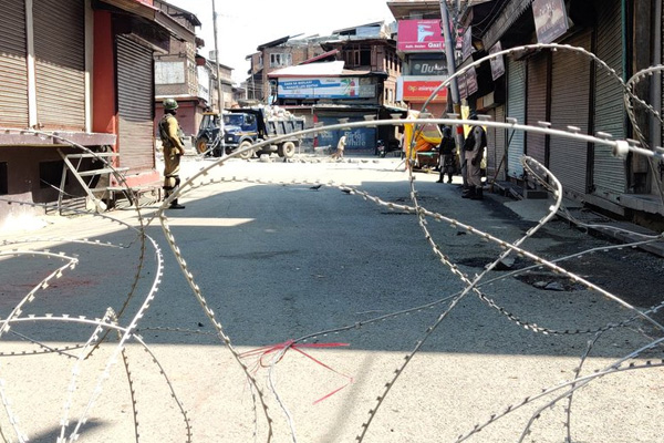 Hint askerleri Kontrol Hattı'na ateş açtı: Bir Pakistan askeri öldü