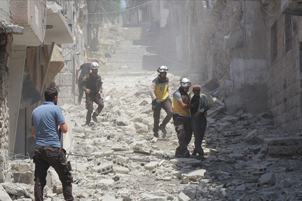 Rus savaş uçakları İdlib'e saldırdı: Ölü ve yaralılar var