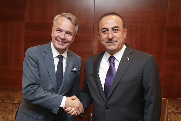 Çavuşoğlu Finlandiyalı mevkidaşı ile görüştü