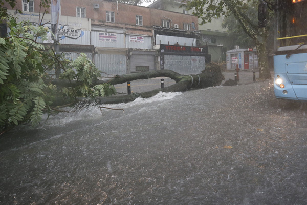 İstanbul'da hayat durma noktasına geldi