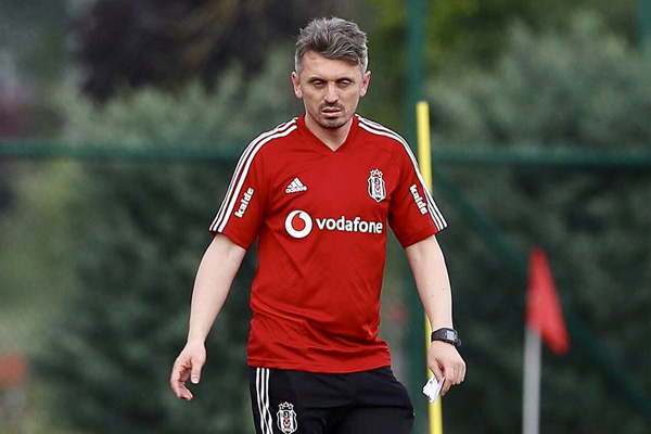 Beşiktaş Yardımcı Antrenörü Orhan Ak istifa etti