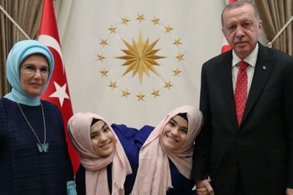 Cumhurbaşkanı Erdoğan, siyam ikizleri Ayşe ve Sema Tanrıkulu'nu kabul etti