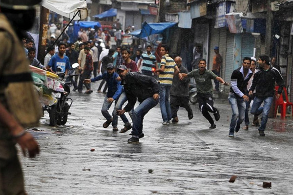 Pakistan'dan Keşmir tepkisi: Hindistan ateşle oynuyor