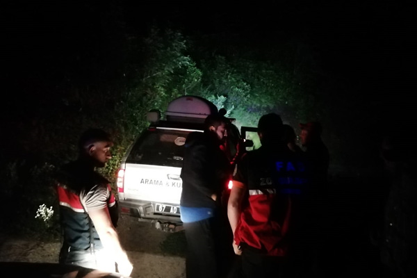 Zonguldak'ta kayalıklarda mahsur kalan 6 kişi kurtarıldı