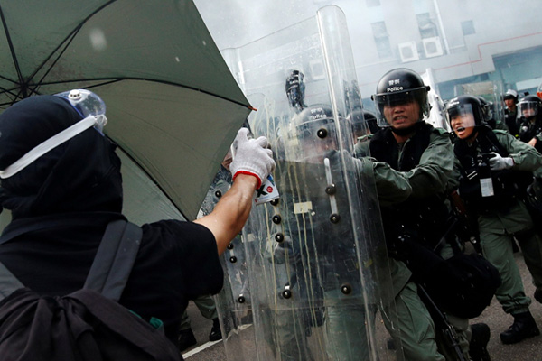 Hong Kong'da protestolar hız kesmiyor