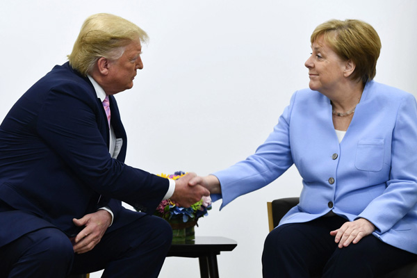 Merkel ve Trump Fransa'da görüştü