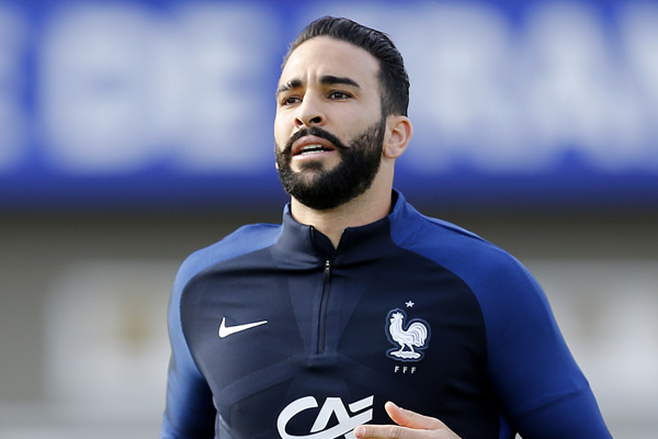 Adil Rami resmen Fenerbahçe'de